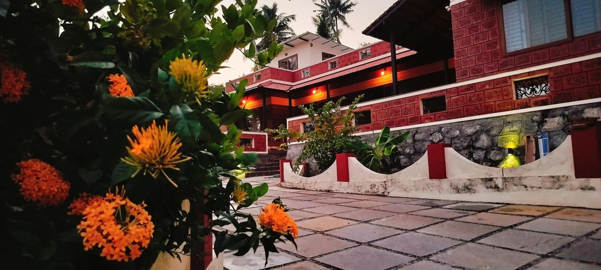 The Ixora - A Boutique Homestay Varkala Exterior photo