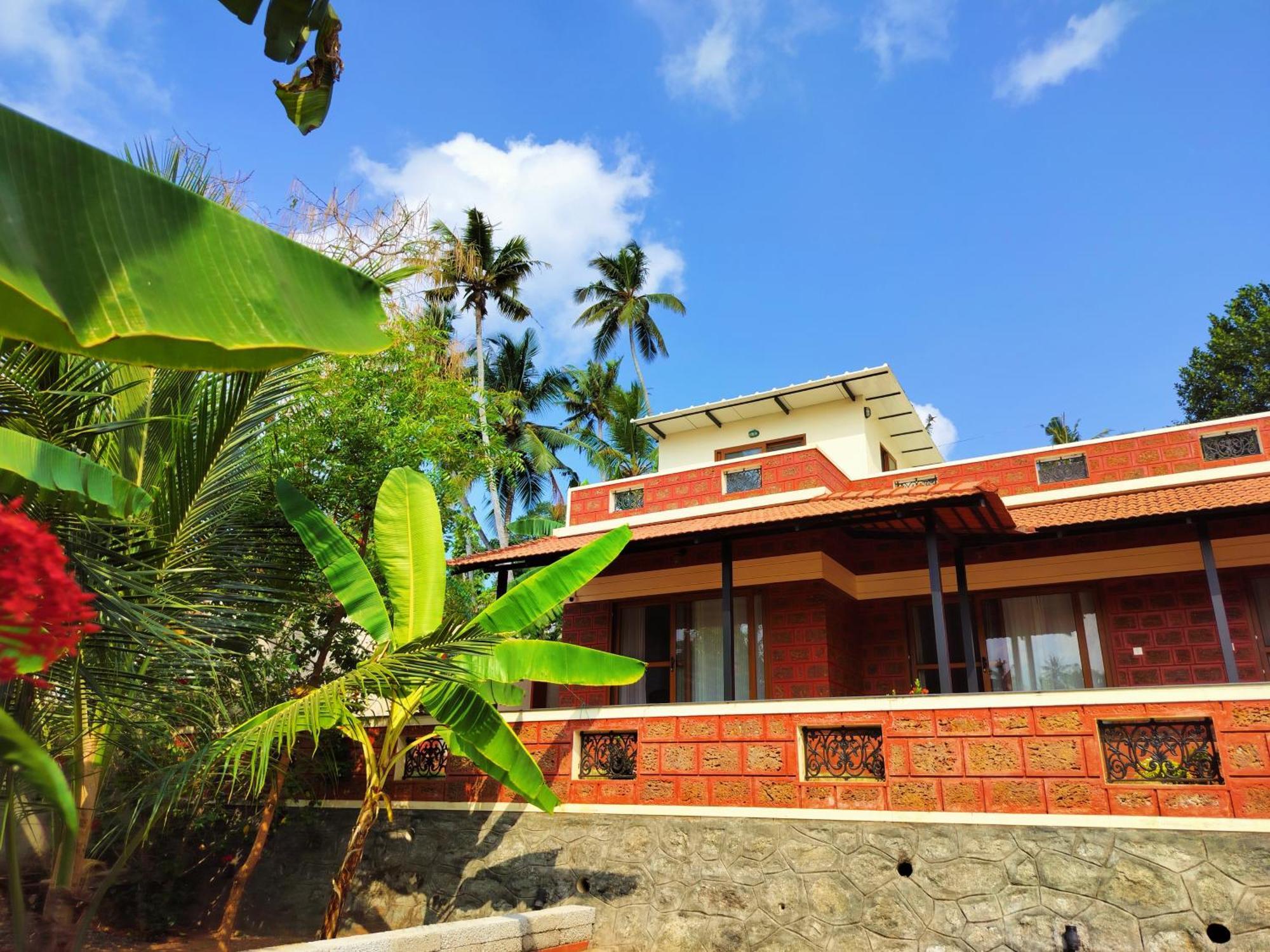 The Ixora - A Boutique Homestay Varkala Exterior photo